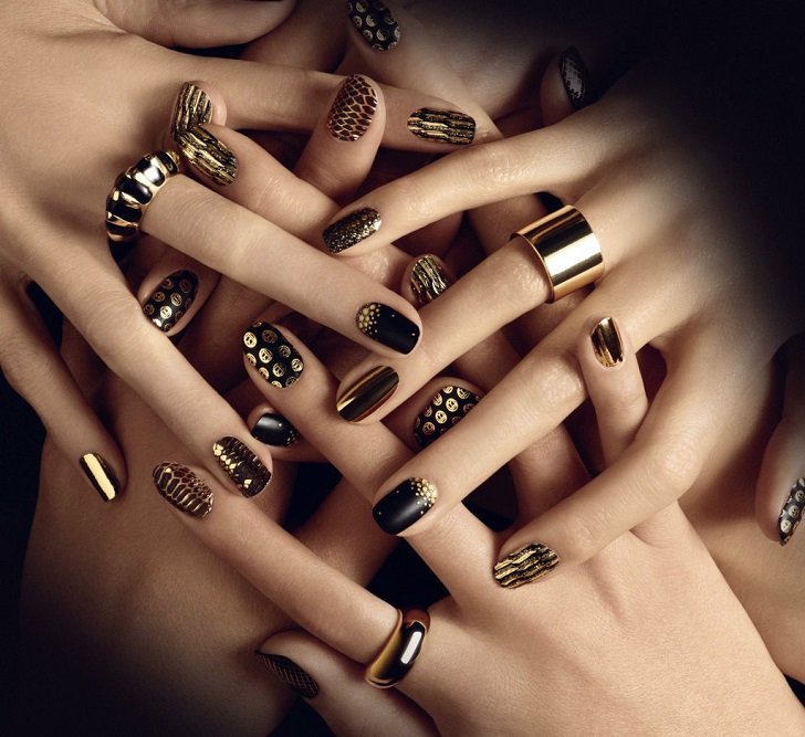 glamour nails art design black and gold manicure