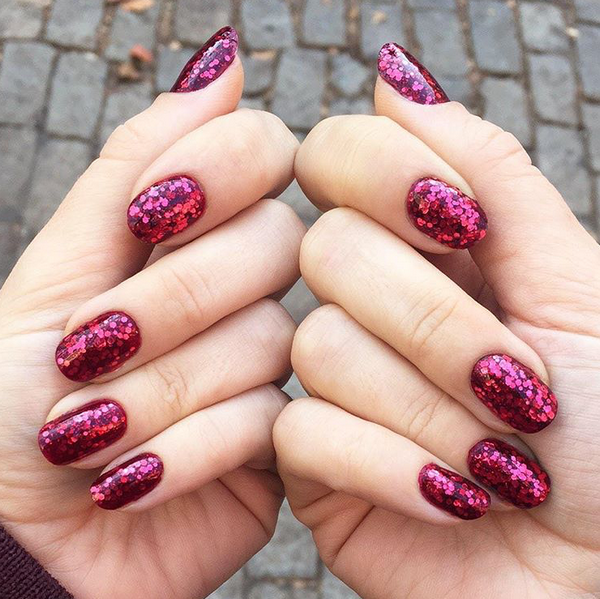 glitter nails festive manicure ideas