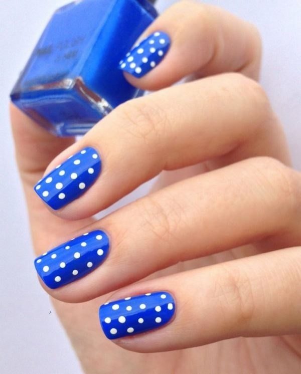 Cool polka dot nails design in blue and white
