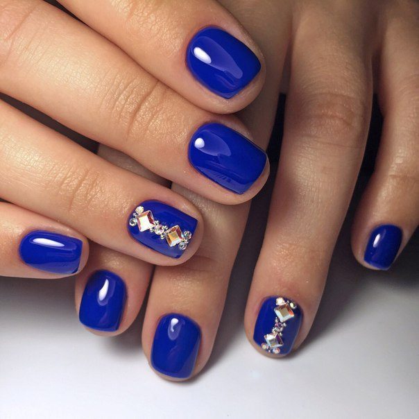 nail designs for short nails blue lacquer glitter