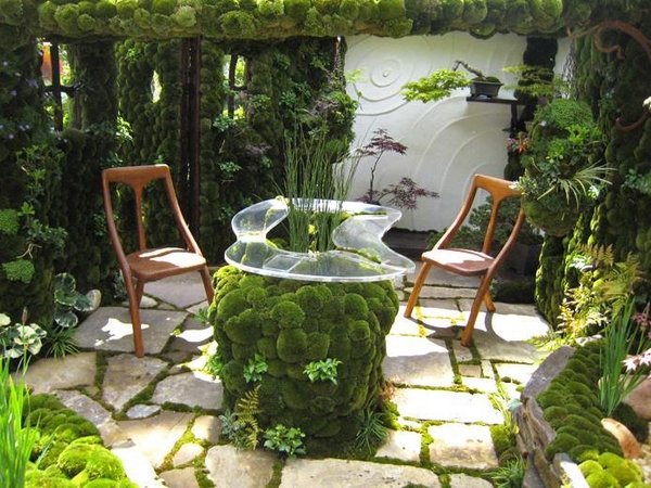 patio decorating ideas moss table natural stone paving slabs