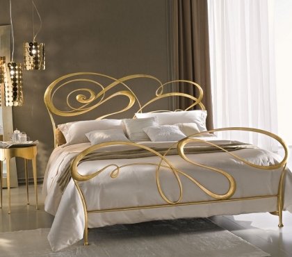 wrought-iron-beds-in-the-interior-romantic-bedroom-ideas