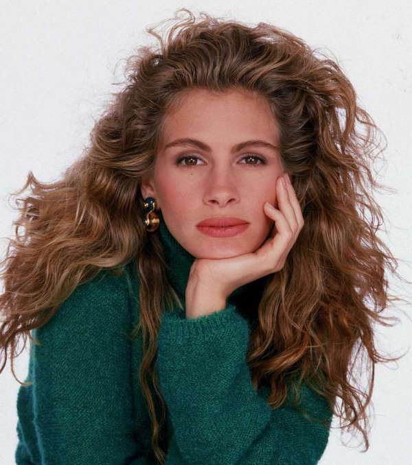 Julia Roberts long loose hair 90s hairtsyles ideas