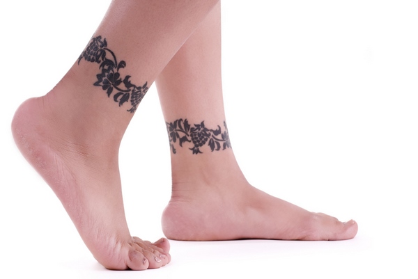 40+ Stylish Ankle Bracelet Tattoo Ideas for a Graceful Look