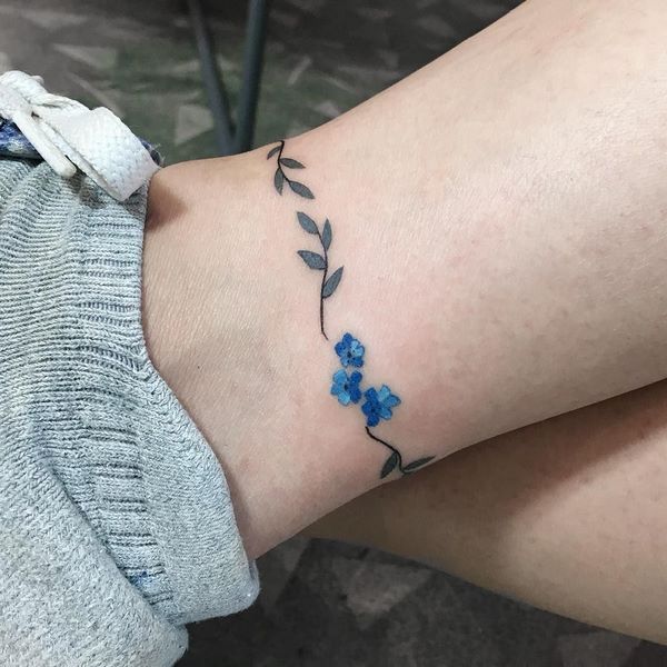 Gorgeous ankle bracelet tattoo ideas for women of all ages