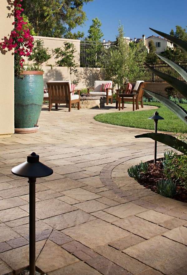 garden design ideas stone pavers lawn outdoor lighting