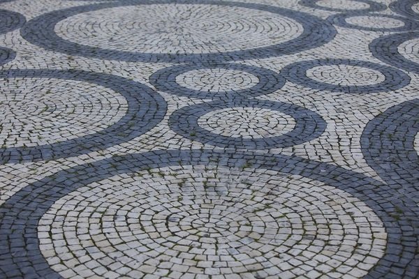 granite pavers decoraive circle pattern