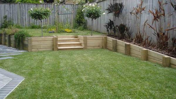 retaining construstion small wooden wall garden landscape