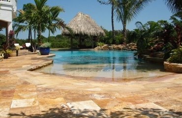 travertine-pool-deck-tropical-natural-stone-pavers-advantages