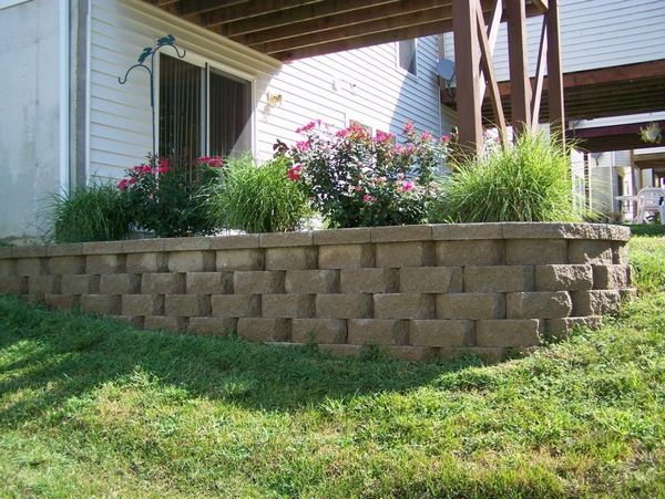 DIY small wall from concrete blocks