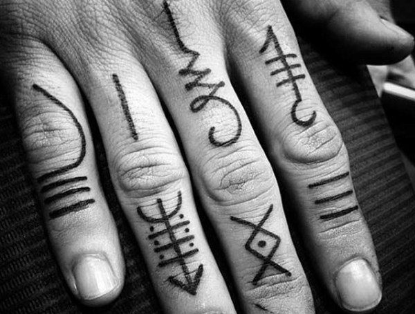 awesome tattoo ideas for men fingers