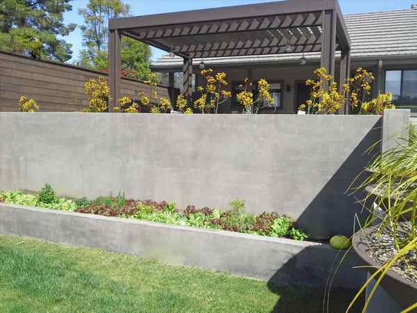 backyard landscaping ideas concrete retaining walls