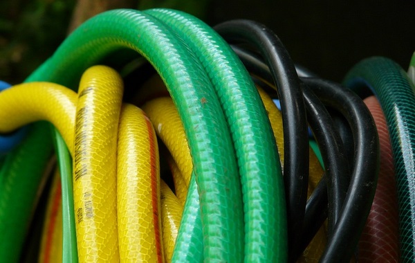 what are the best garden hose materials pros and cons