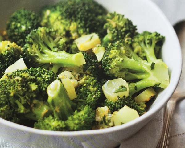  pan steamed broccoli fresh or frozen