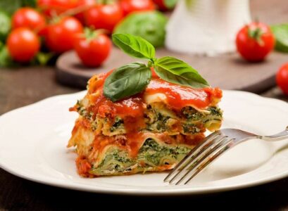 vegetarian-lasagna-tomato-sauce-spinach