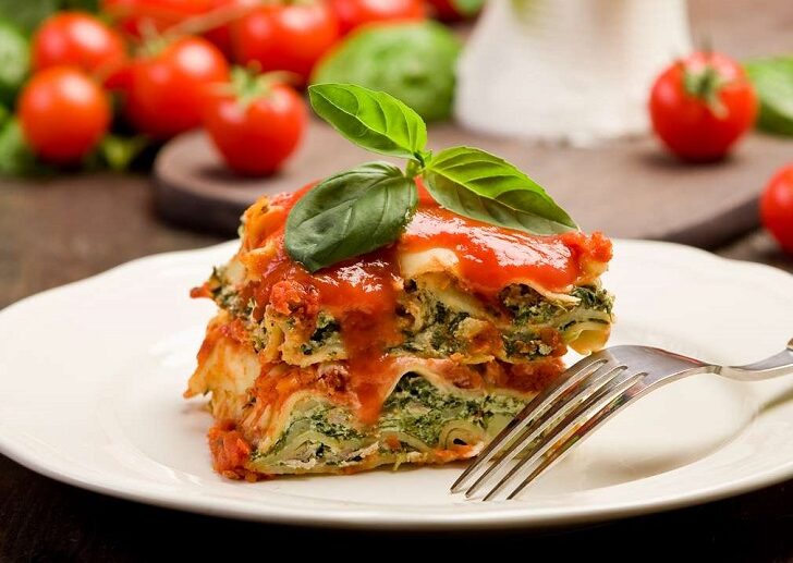 vegetarian-lasagna-tomato-sauce-spinach