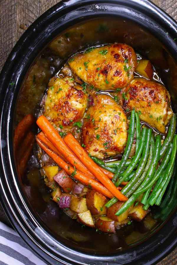 Slow cooker honey garlic chicken thighs with carrots and green beans