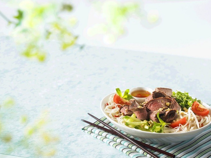 Beef steak with noodle salad quick and easy recipes