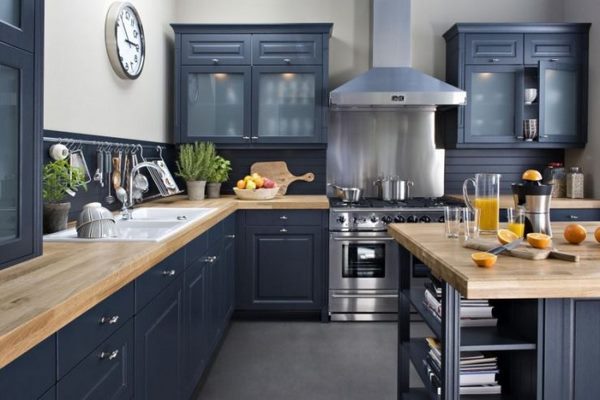 Blue kitchen cabinets - eye-catching designs in a variety ...