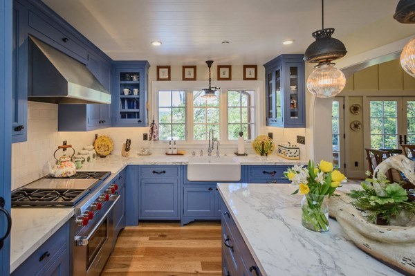 kitchen remodel ideas farmhouse sink wood flooring marble countertops