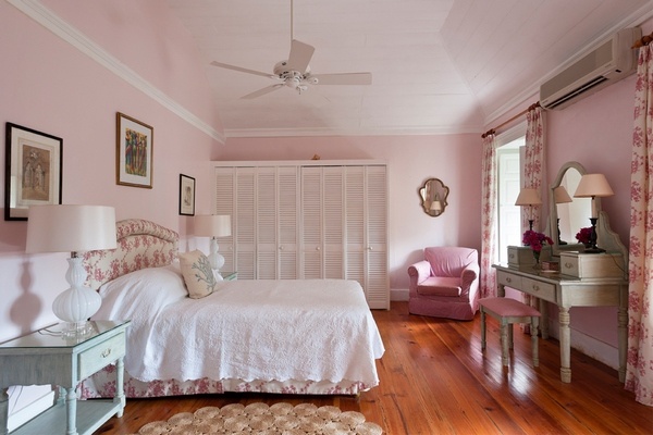 pink wall color floral pattern fabrics bedroom decorating ideas