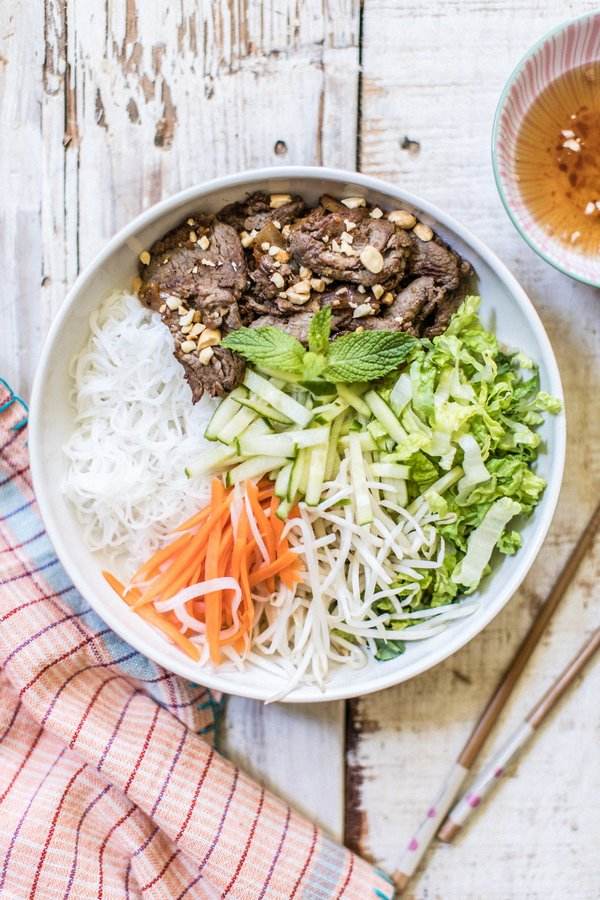 quick healthy lunch recipes Vietnamese noodle and beef salad