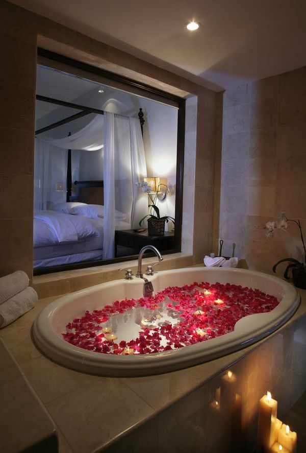 romantic bathroom ideas rose petals candles SPA atmosphere