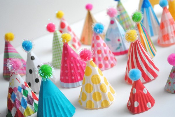 easy paper crafts DIY party hats toppers cupcake decorating ideas