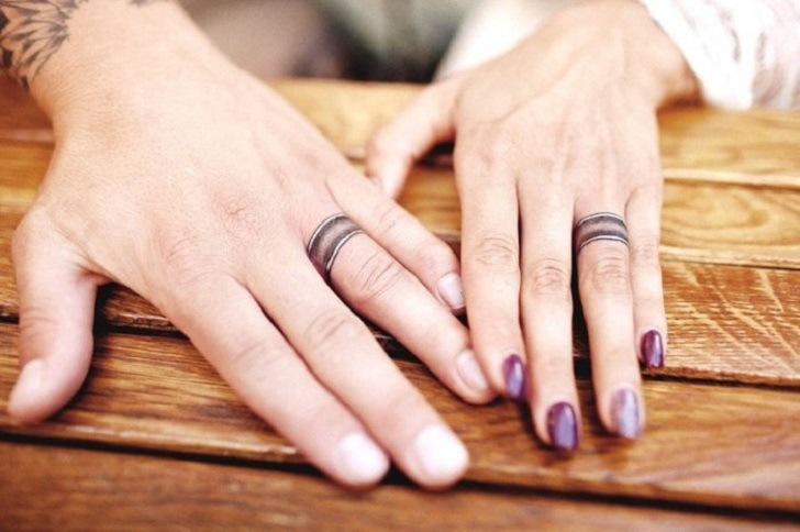 Super cool engagement and wedding ring tattoo ideas for couples