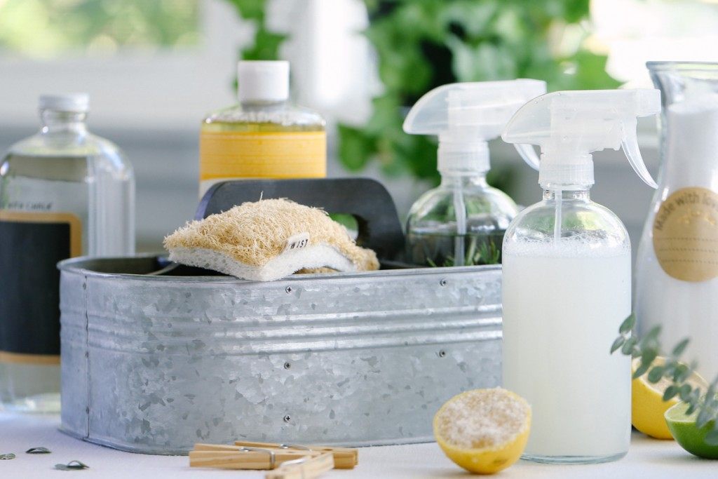 DIY natural bathroom cleaner ideas vinegar salt citric acid
