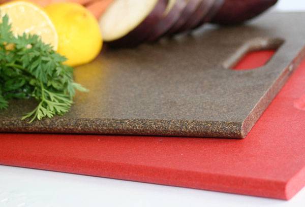 How to clean plastic cutting boards properly with homemade cleaners