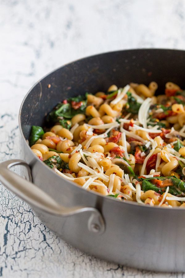 one pot chick peas and spinach vegetarian pasta