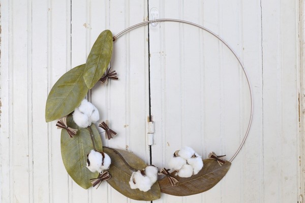 DIY Magnolia and cotton wreath tutorial