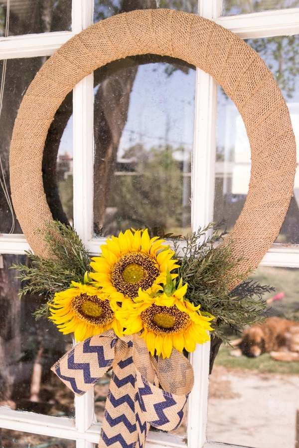 DIY easy burlap sunflower wreath thanksgiving autumn front door. 