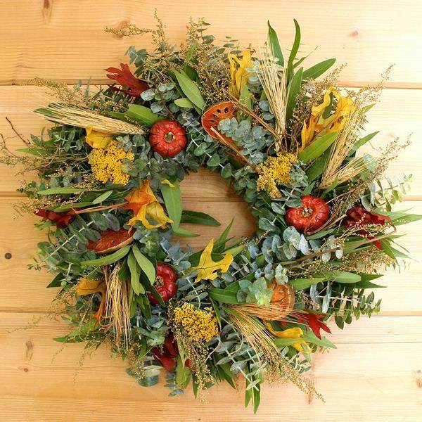 DIY wreath for thanksgiving fresh flowers evergreens pumpkins