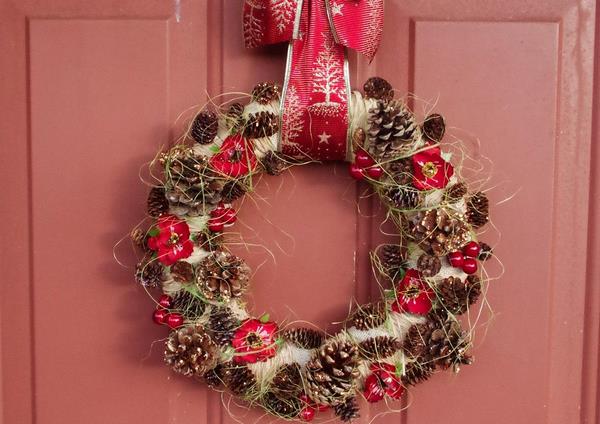 DIY wreath on front door ideas pinecones red ribbon