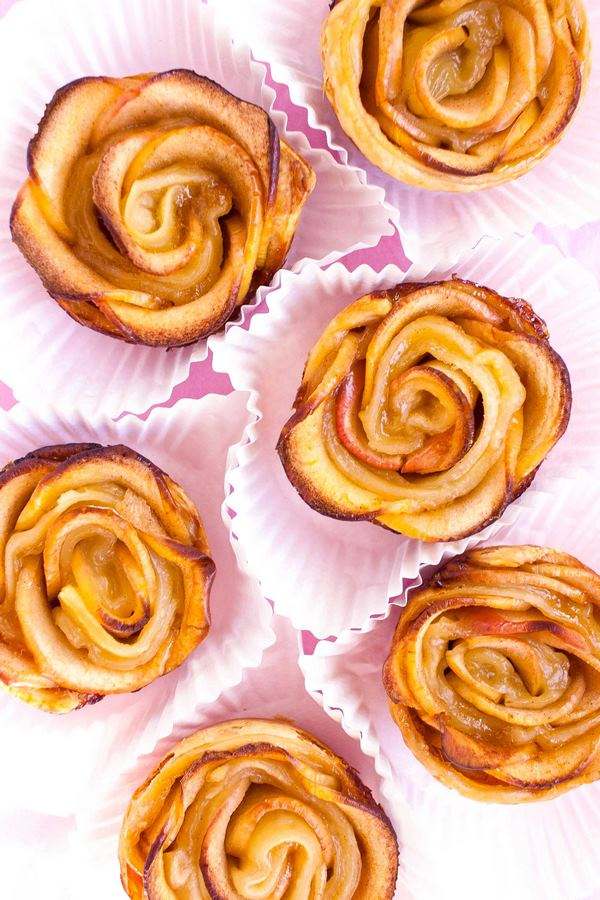 Easy Thanksgiving desserts puff pastry apple roses