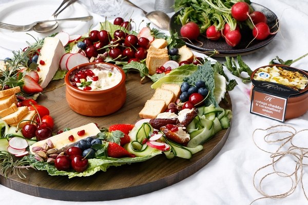 Edible Christmas wreaths antipasti on wooden paltter dinner appetizers ideas