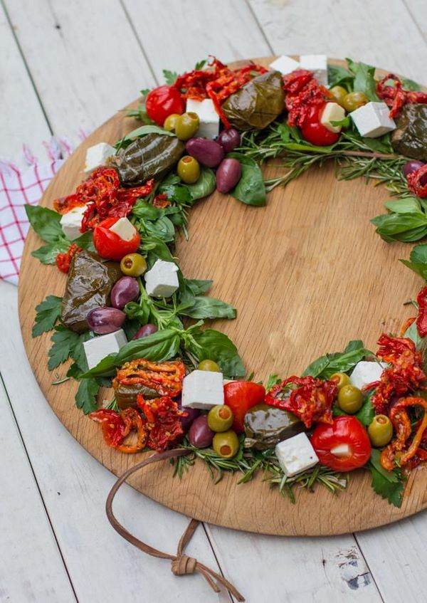 Edible Christmas wreaths antipasti platter ideas