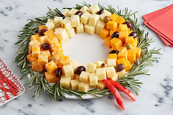 Edible Christmas wreaths party appetizers holiday cheese wreath recipe