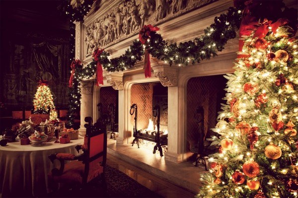 Fireplace with Christmas garland and decorated tree