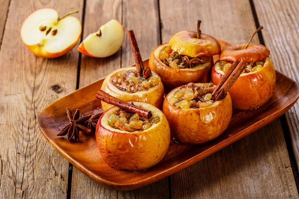 autumn dessers for Thanksgiving baked apples with curd raisins cinnamon