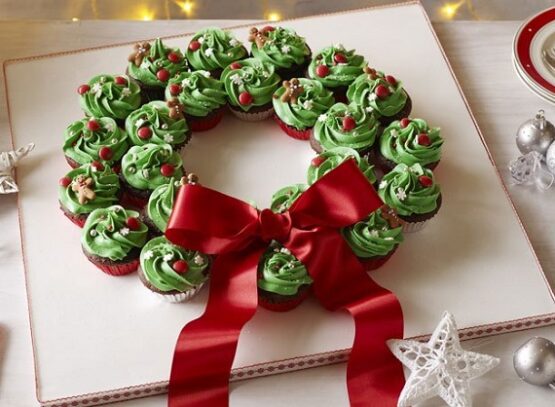 christmas-cupcake-wreath-festive-desserts-ideas