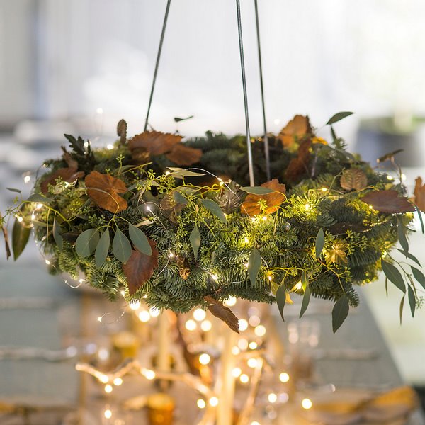 christmas wreath chandelier dining room decorating ideas