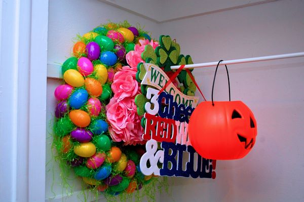 creative DIY wreath storage ideas to organize your decorations
