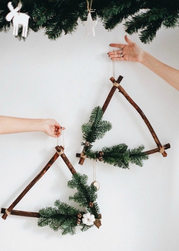 creative triangular Christmas wreath with cotton