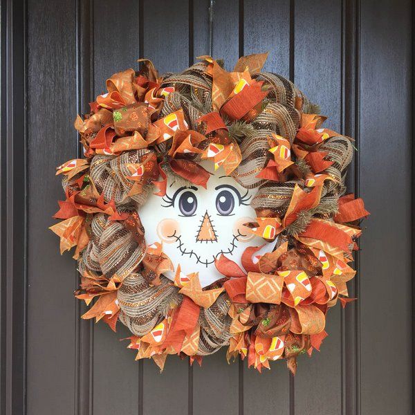 cute scarecrow face wreath for thanksgiving