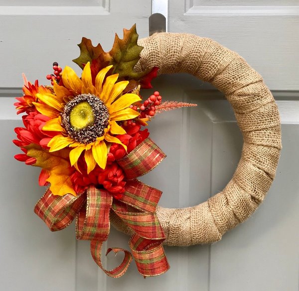 easy wreath with sunflowers leaves and burlap