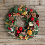 How to make a cork wreath for Christmas – tutorial and decoration tips