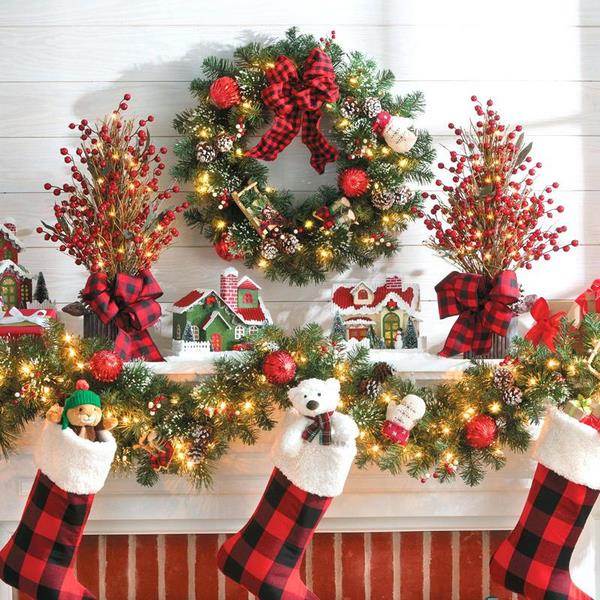 how to hang wreaths Christmas decorating ideas mantel decor